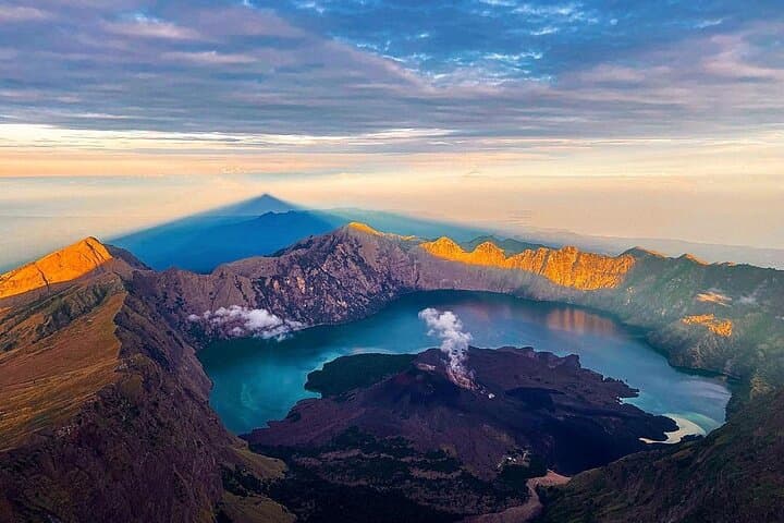 Rinjani 3-Day Summit Trek: Segara Anak, Crater Rim & Hot Springs