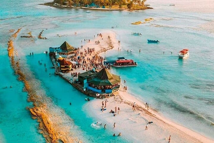 Half-Day Boat Tour to Johnny Cay and El Acuario — San Andrés Island photo 2