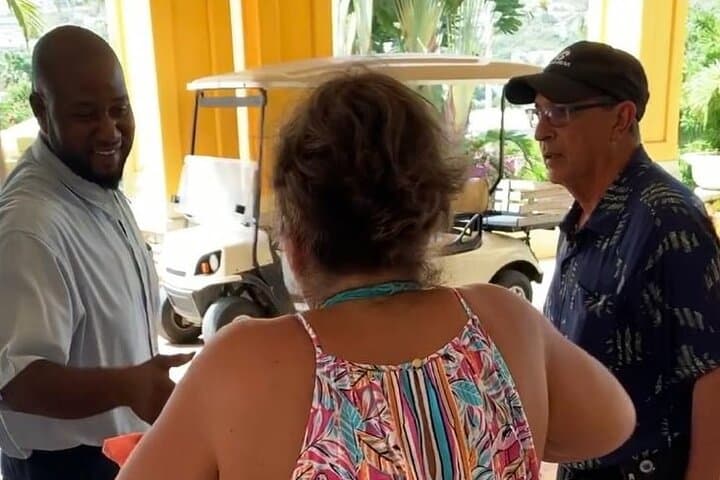 St Kitts Airport Roundtrip Transfer — Shared and Private Options