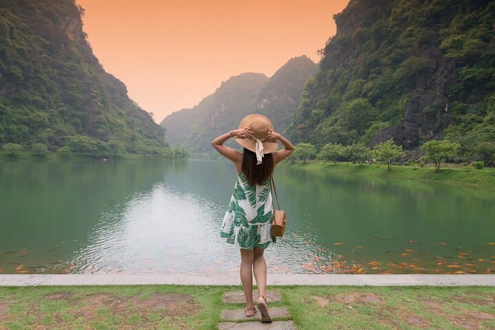 2-Day Ninh Binh Adventure Tour from Hanoi: Boats, Karsts & Ancient Temples