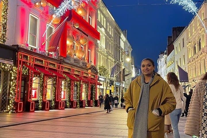 London Christmas Lights & Carols Walking Tour — Mulled Wine, Markets & Historic Trees photo 3