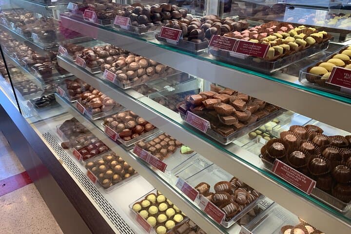 Chicago Chocolate Scavenger Hunt — Self-Guided Loop & River North Chocolate Tour