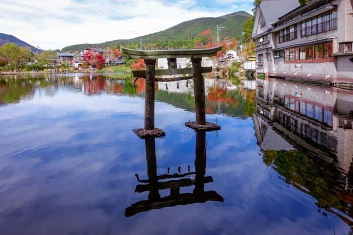 Yufuin Walking Tour: Lake Kinrin, Floral Village & Yufuin no Mori Train photo 4