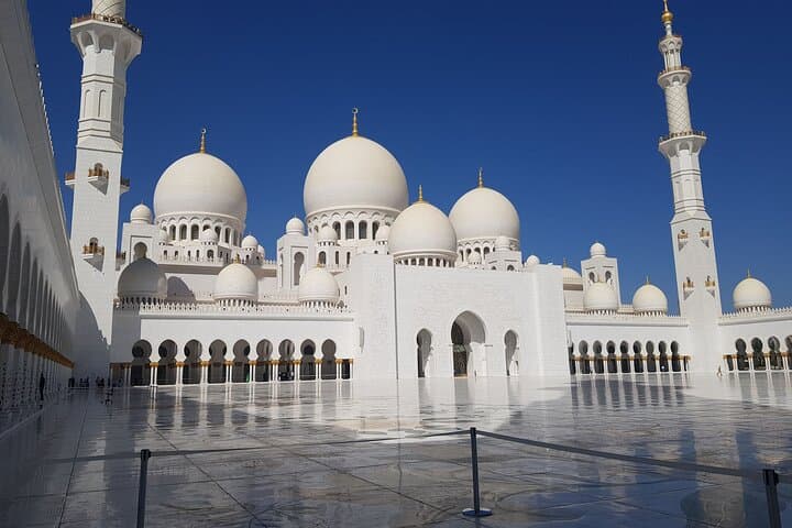 Abu Dhabi Grand Mosque Half-Day Tour from Dubai — Sheikh Zayed Highlights & Practical Guide photo 4