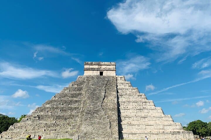 Chichén Itzá & Cenote Ik-Kil Day Tour from Cancun — What to Expect