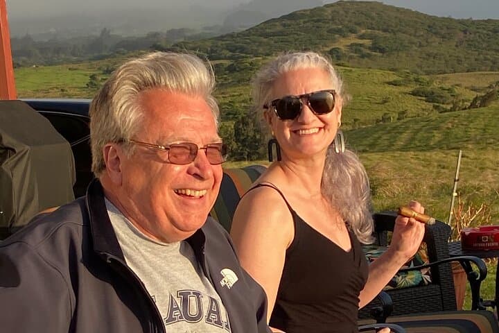 Sunset Cigars at Puʻu Kehoni: Private Hawi Viewpoint Experience photo 5