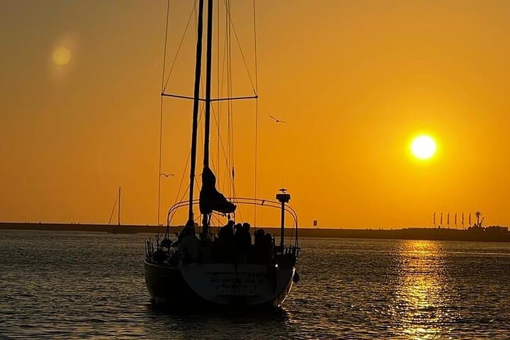 Sunset Sail on the Douro River: 2-Hour Porto Sailboat Experience photo 5