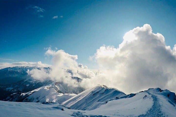 Kedarkantha Trek: Winter Summit Hike from Sankri with Panoramic Himalayan Views