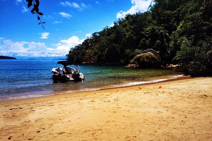 Ilha Grande Speedboat Day: Blue Lagoon, Green Lagoon & Secret Beaches photo 1