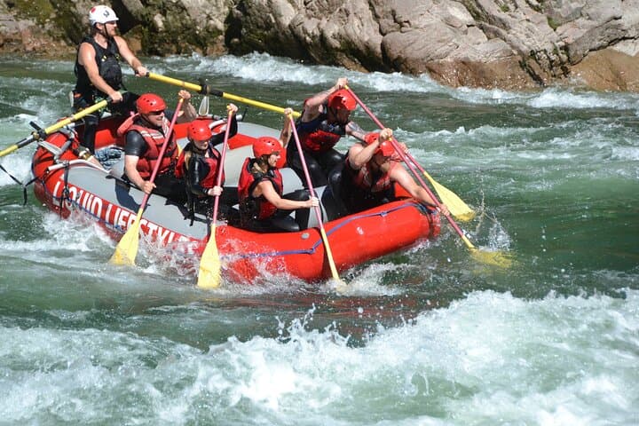 Family-Friendly Clearwater River Rafting in Wells Gray Park photo 3