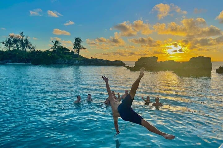 Bermuda Private Sunset Cruise & Rum Swizzle on Island Vibez