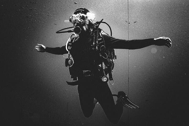 Intro Scuba in Tenerife: Beginner Dive at Stingray Bay photo 5