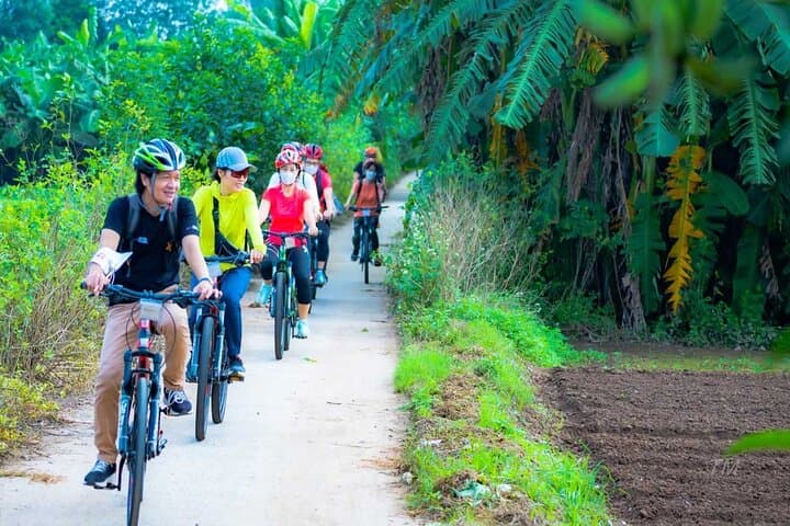 Hanoi Countryside Cycling: Long Bien, Back Alleys & West Lake photo 5