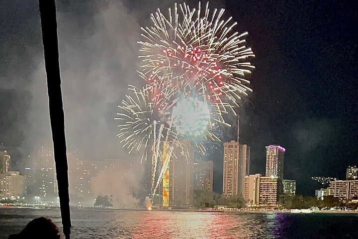 Waikiki Friday Night Fireworks Cruise: 1-Hour Catamaran with Premium Bar photo 2
