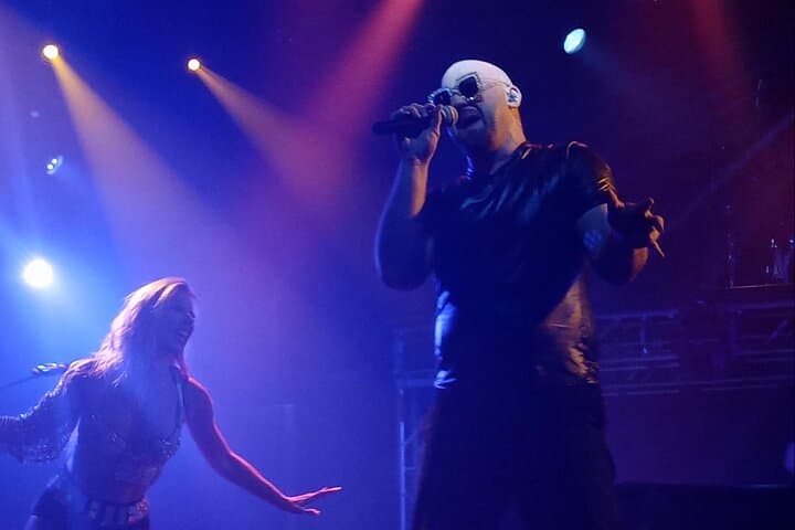 piano-man-kyle-martin-las-vegas-v-theater-tribute-show photo 3