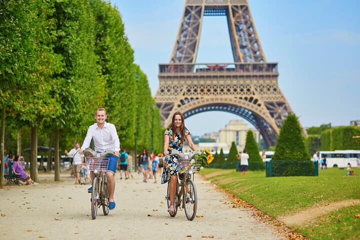 Paris Old Town Bike Tour: Top Attractions & Riverside Nature photo 5
