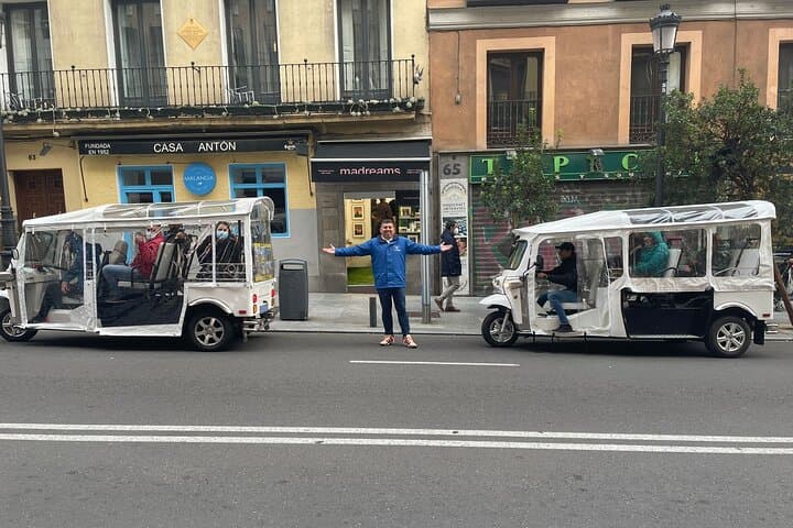 Madrid Christmas Lights Tour by Electric Tuk Tuk — 45-Min Evening City Ride photo 2