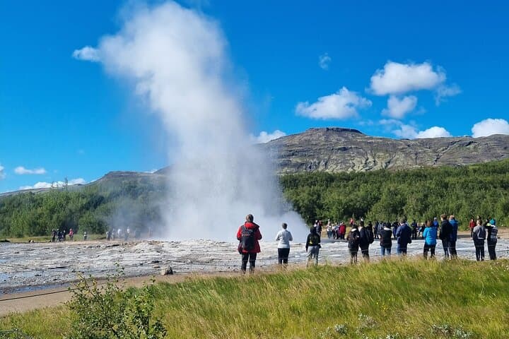 Golden Circle Private Day Tour from Reykjavík: Thingvellir, Geysir & Gullfoss photo 2