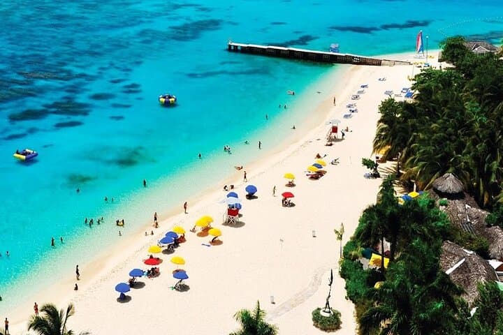 Doctor's Cave Beach Snorkeling: Montego Bay's Turquoise Bay Escape photo 2