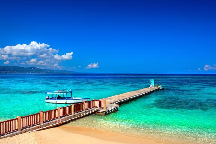 Doctor's Cave Beach Snorkeling: Montego Bay's Turquoise Bay Escape photo 3