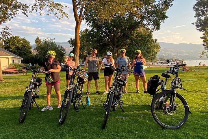 Kelowna E-Bike and Outdoor Yoga: Lakefront Ride & Open-Air Vinyasa photo 3
