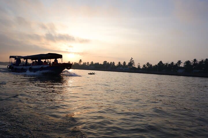 Can Tho Mekong Sunset Boat Tour to Binh Thuy Ancient House & Pagodas