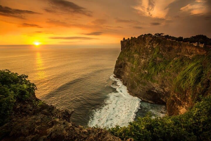 Uluwatu Sunset: Cliff-Top Temple, Kecak Fire Dance, and Jimbaran Seafood