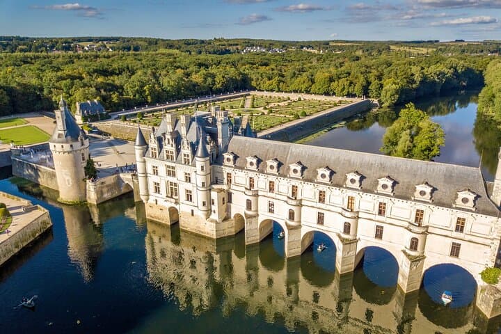 Loire Valley Castles Day Trip from Paris: Chambord, Chenonceau & Wine Tasting