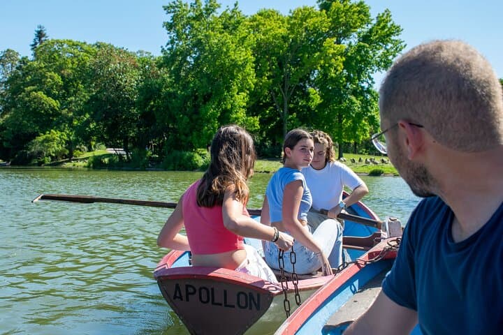 Paris Family Custom Tour — Kids-Friendly Private Day with a Local Guide