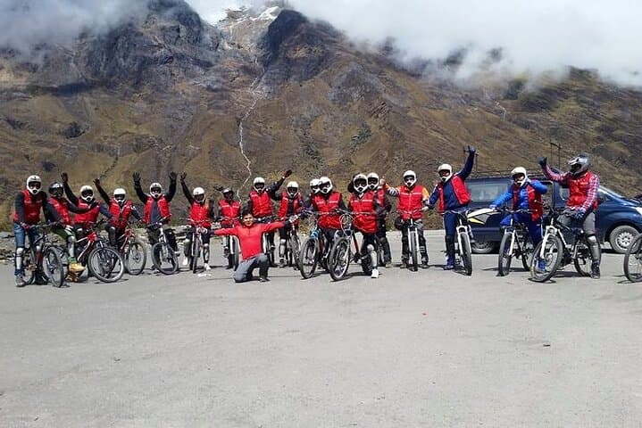 Inca Jungle Trail to Machu Picchu: 4-Day Cycling, Rafting & Zipline Adventure