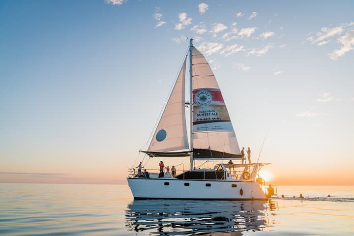 Broome Sunset Catamaran Cruise: Cable Beach Drinks & Boom Net Swim