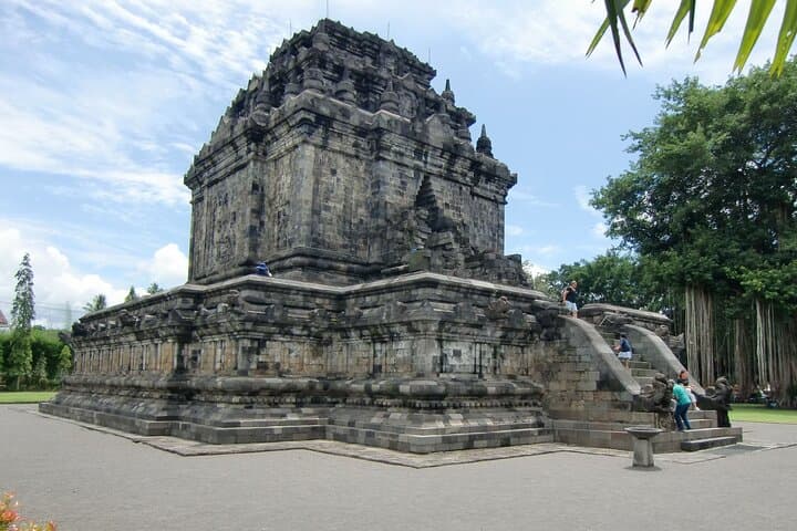 Yogyakarta Day Trip: Borobudur & Prambanan Temples in One Day photo 4