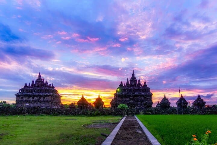 Yogyakarta Day Trip: Borobudur & Prambanan Temples in One Day photo 5
