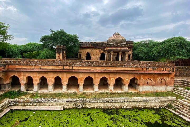 Hidden Jewels of Delhi Cycling Tour: Mehrauli, Sanjay Van & Qutub Minar photo 4