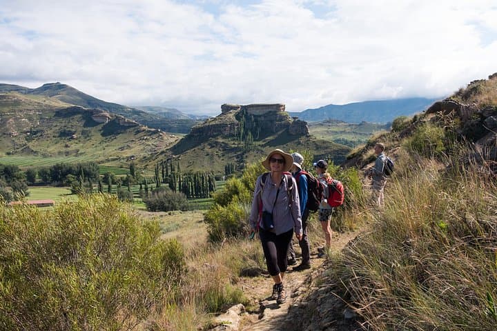 Clarens San-traverse Slackpack: Guided 4-Day Hikes & San Rock Art in the Free State