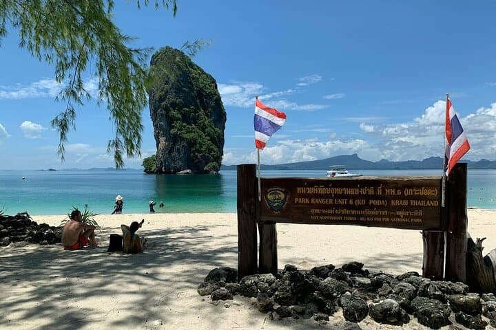 Half-Day Andaman Islands Speedboat Tour: Koh Thap, Chicken Island & Railay photo 3