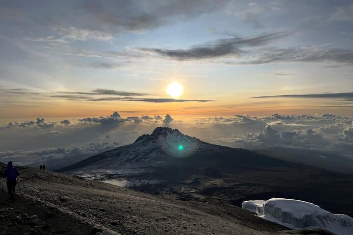 Kilimanjaro via Marangu Route: 6-Day Hut-to-Hut Summit from Moshi