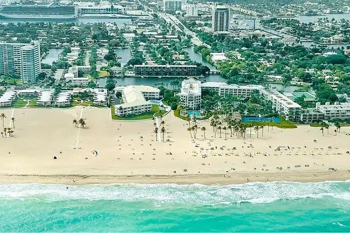 Private 40-Minute South Beach Airplane Tour — Miami Aerial Views photo 4