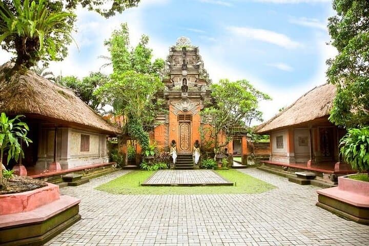 Full-Day Ubud Tour: Monkey Forest, Tirta Empul, Tegalalang Rice Terrace & Waterfall photo 3