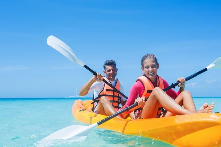 60-Minute Dubai Beach Kayak Experience photo 3