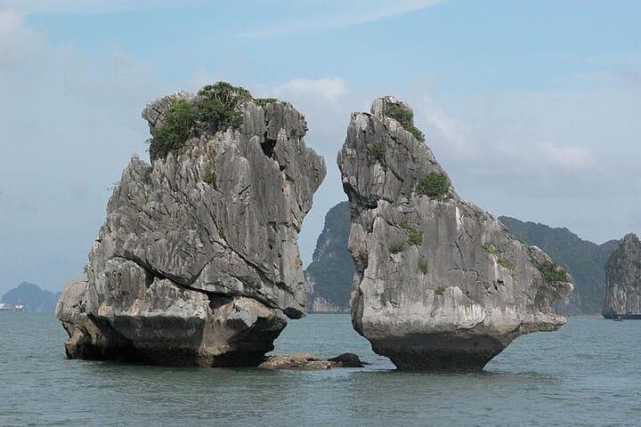Halong Bay Day Trip: Private Car Pickup & 4-Hour Shared Cruise with Kayak photo 4