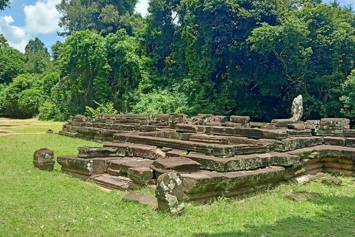 Private Angkor Wat Guided Sunset Tour: Angkor Wat, Bayon & Ta Prohm at Sunset photo 4
