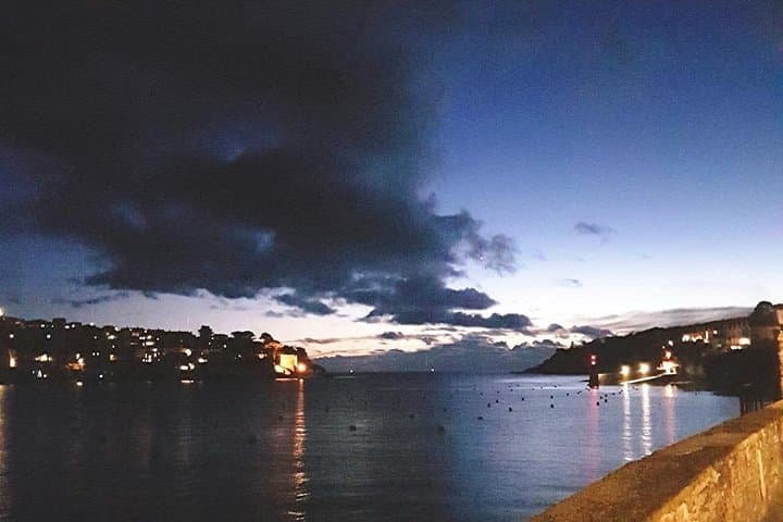 Dusk Walking Tour of Fowey: Twilight Stroll Through History on the Estuary