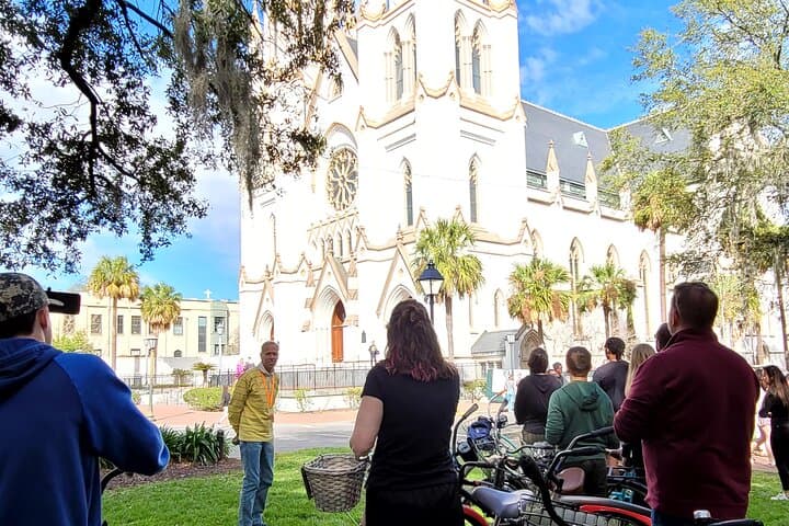 Explore Savannah by Bike: A 2-Hour Urban Adventure Through History and Hidden Streets photo 4