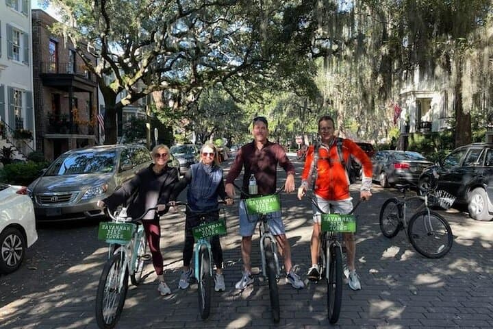 Explore Savannah by Bike: A 2-Hour Urban Adventure Through History and Hidden Streets photo 5