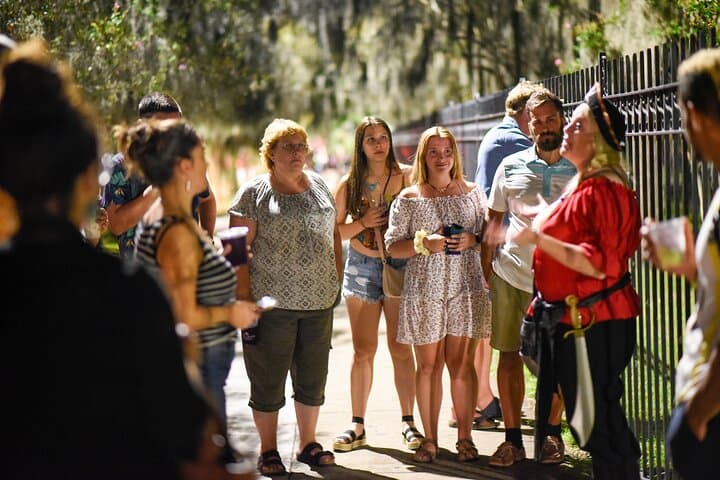 Haunted Savannah Booze and Boos: Ghost Pub Walking Tour in the Historic District