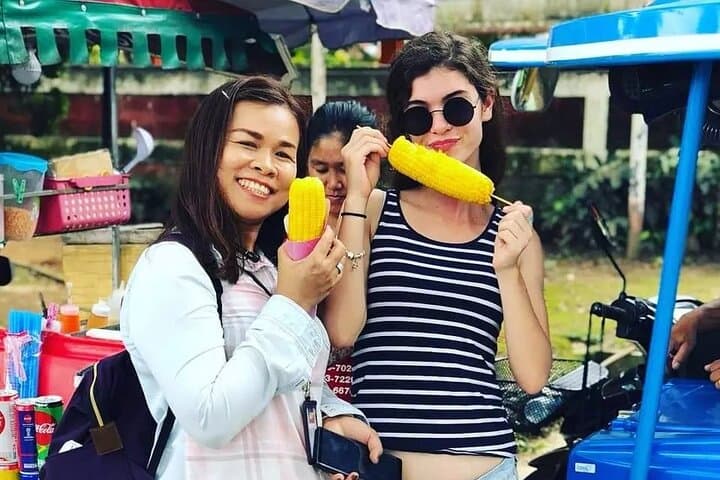 Private Chiang Mai Tour Guide — Temples, Markets & Doi Suthep in 4 Hours
