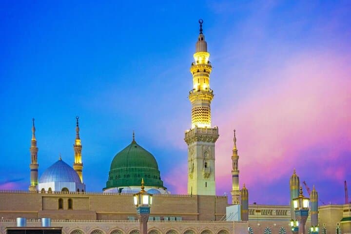 Private Madinah Ziyarat Tour: Visit Masjid Quba, Qiblatain & Mount Uhud
