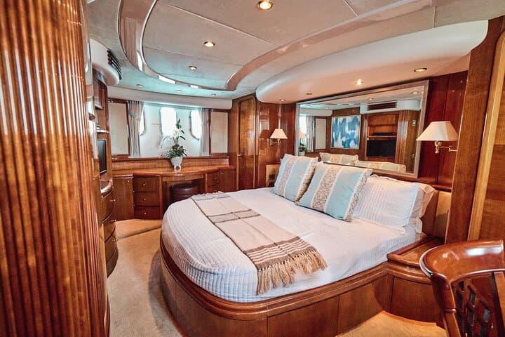 Heather Nikki 80-ft Azimut Yacht Charter in Cabo San Lucas photo 5