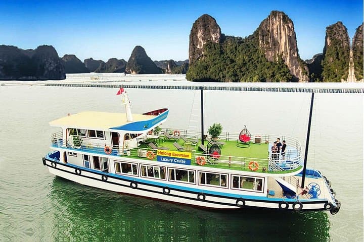 Halong Bay 6‑Hour Cruise: Kayak, Swim and Explore Sung Sot Cave photo 1
